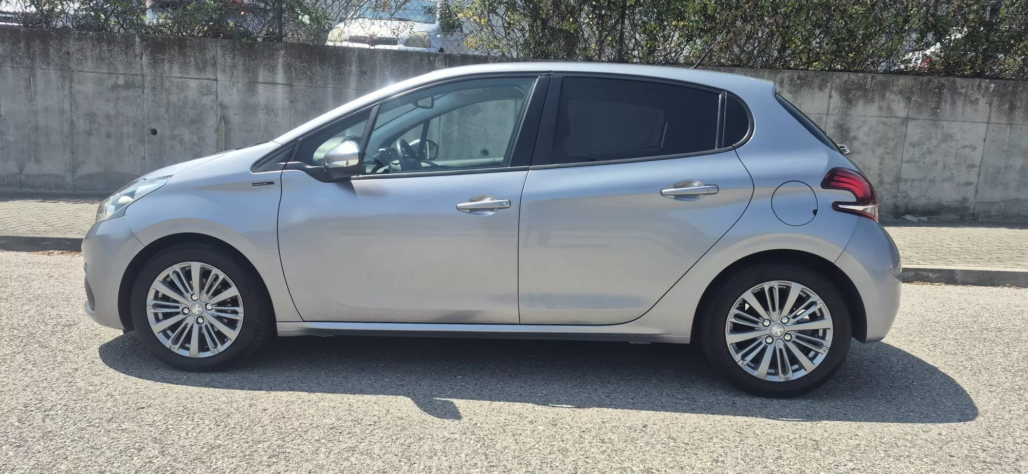 Peugeot 208 1.2 PureTech Signature - foto 4