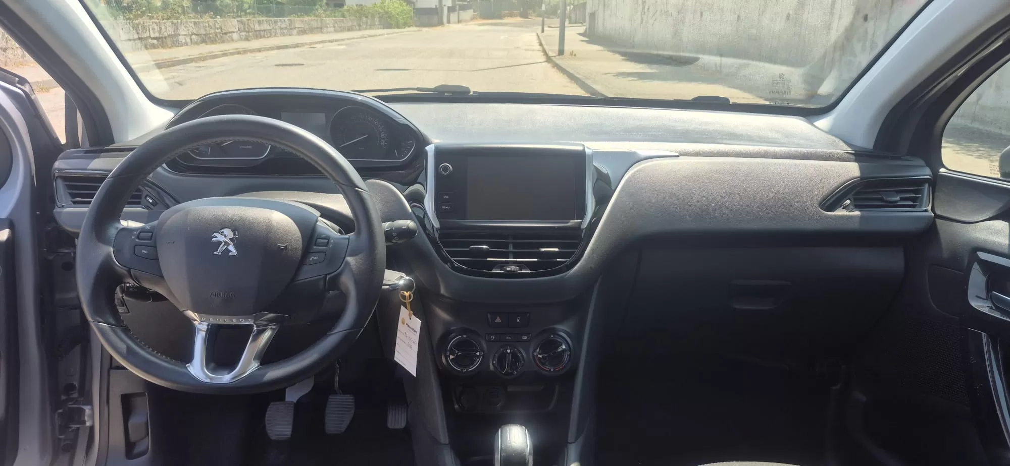 Peugeot 208 1.2 PureTech Signature - foto 8
