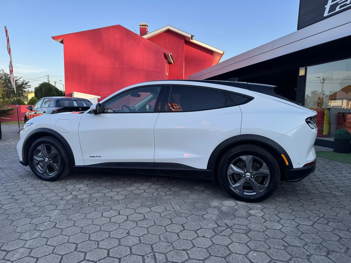 Ford Mustang Mach-E 75.7 kWh Premium AWD - foto 4