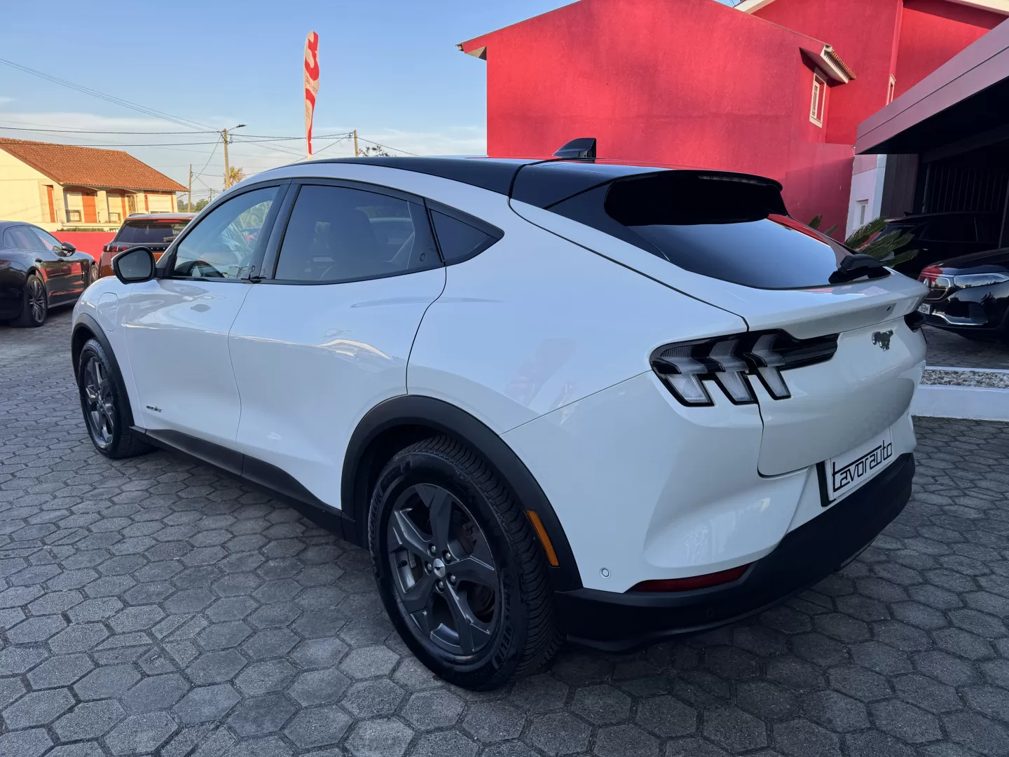 Ford Mustang Mach-E 75.7 kWh Premium AWD - foto 6