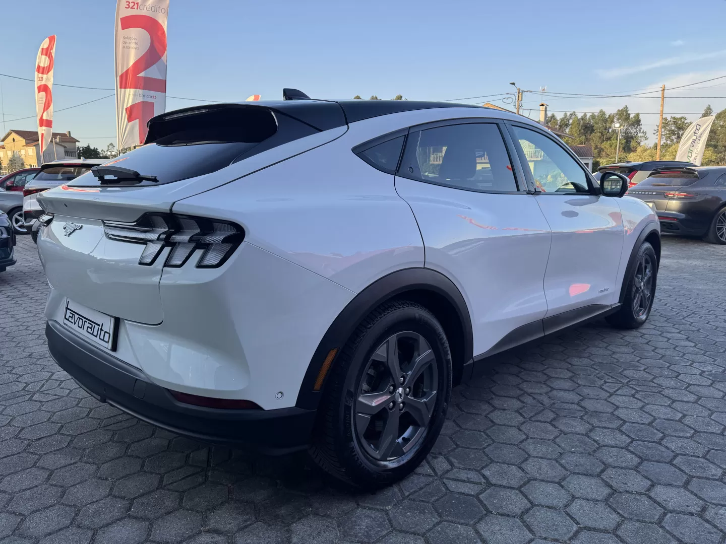 Ford Mustang Mach-E 75.7 kWh Premium AWD - foto 7