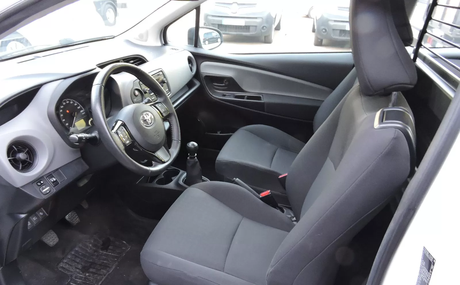 Toyota  Yaris BIzz - foto 6