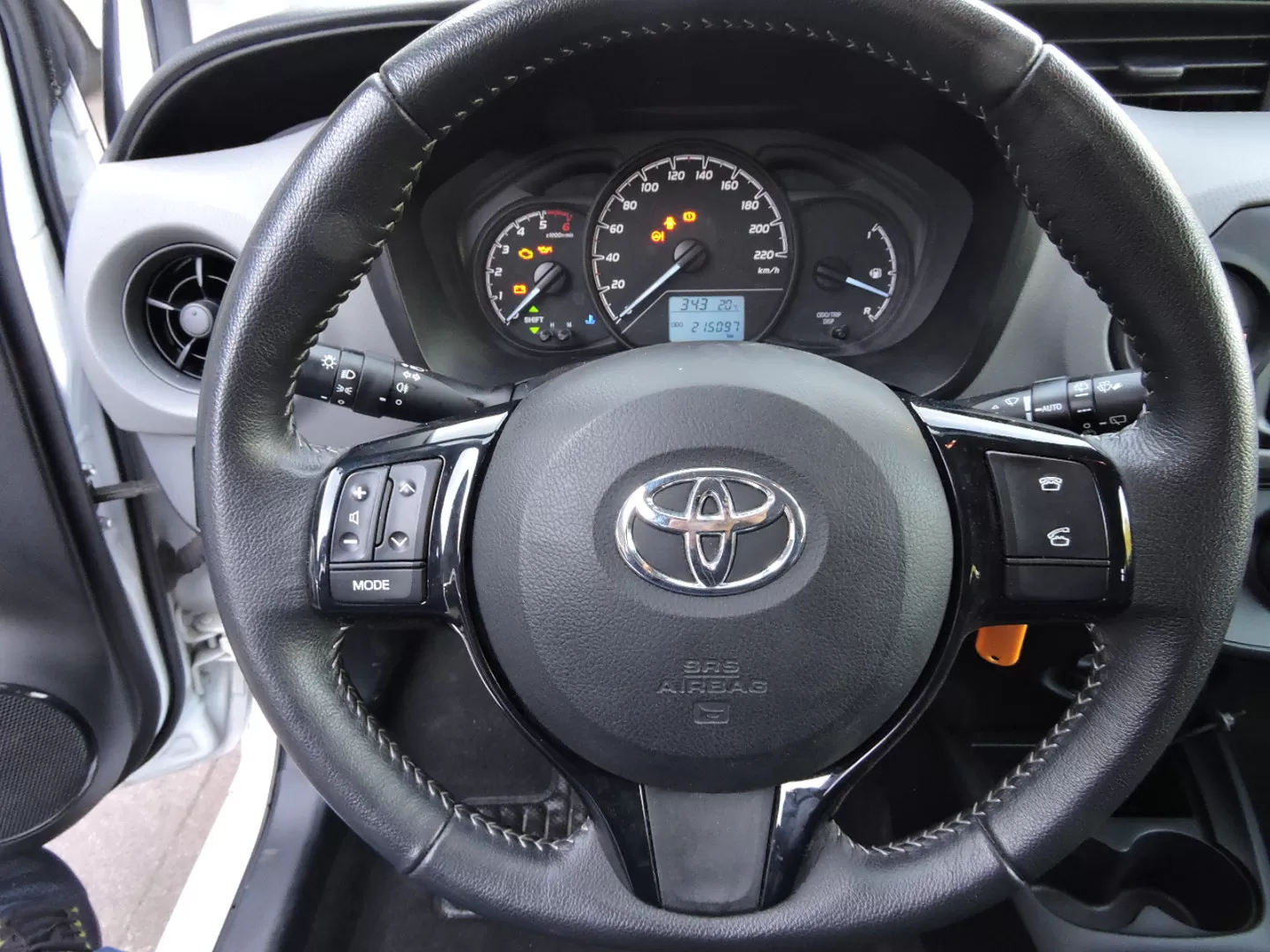 Toyota  Yaris BIzz - foto 7