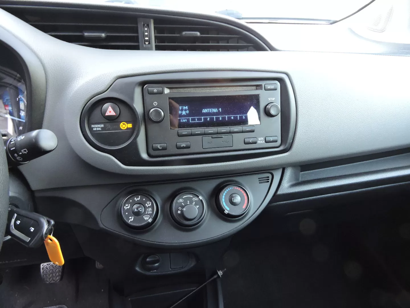 Toyota  Yaris BIzz - foto 8