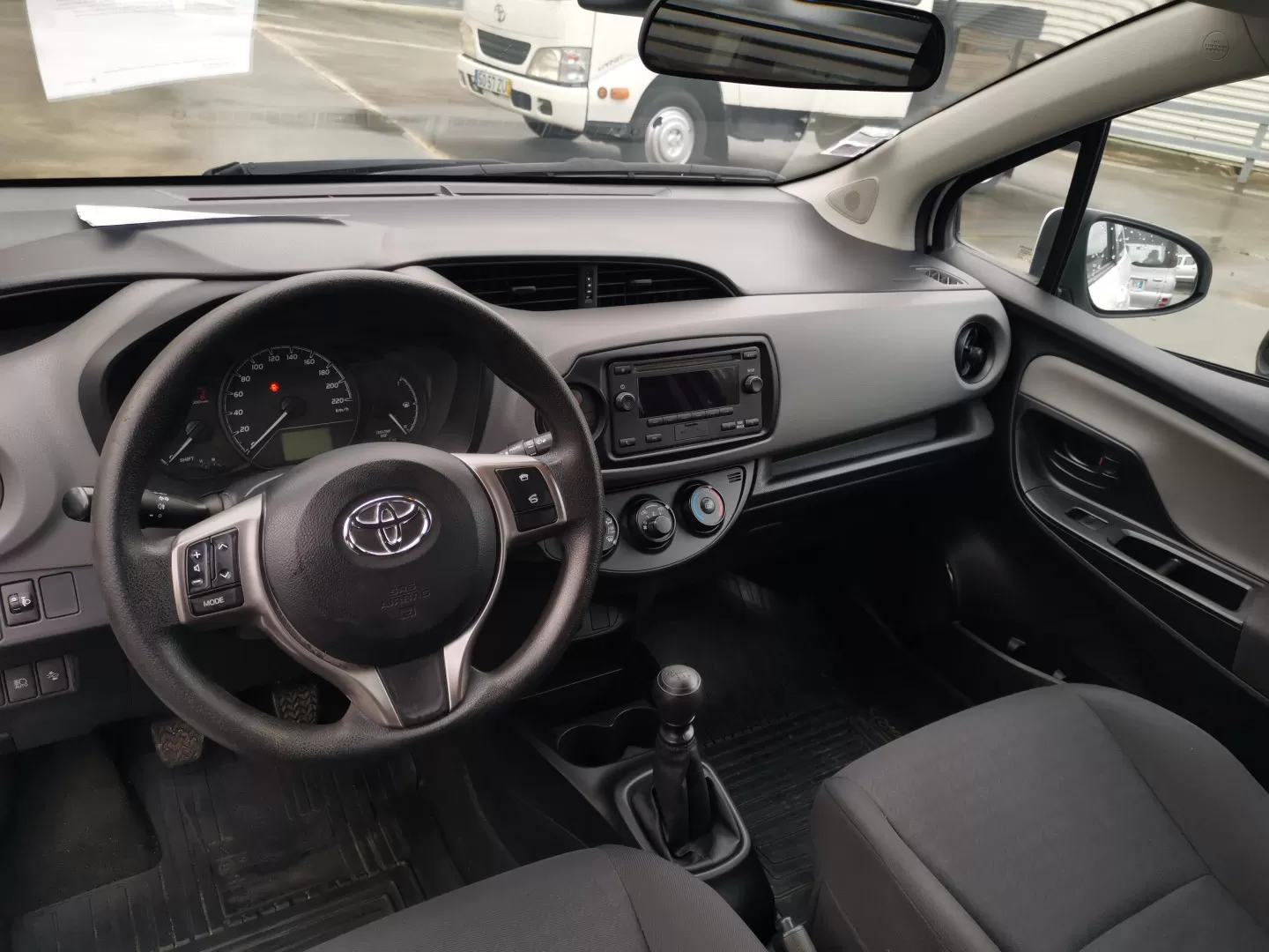 Toyota  Yaris Bizz - foto 8