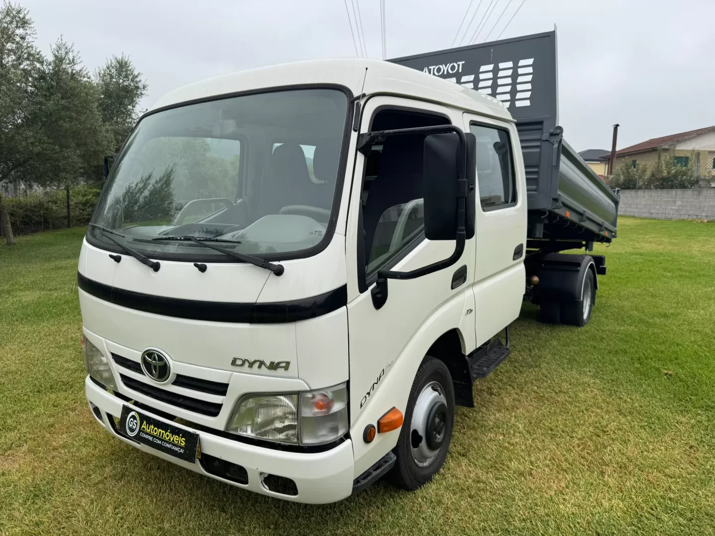 Toyota  DYNA  3.0 D4-D 35.33 TRIBASCULANTE