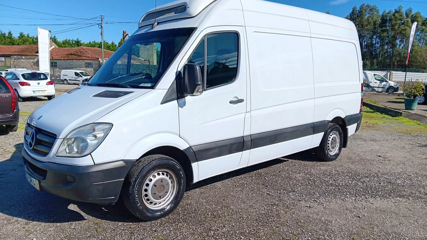 Mercedes-Benz  Sprinter 315 c/isotérmico e frio - foto 2