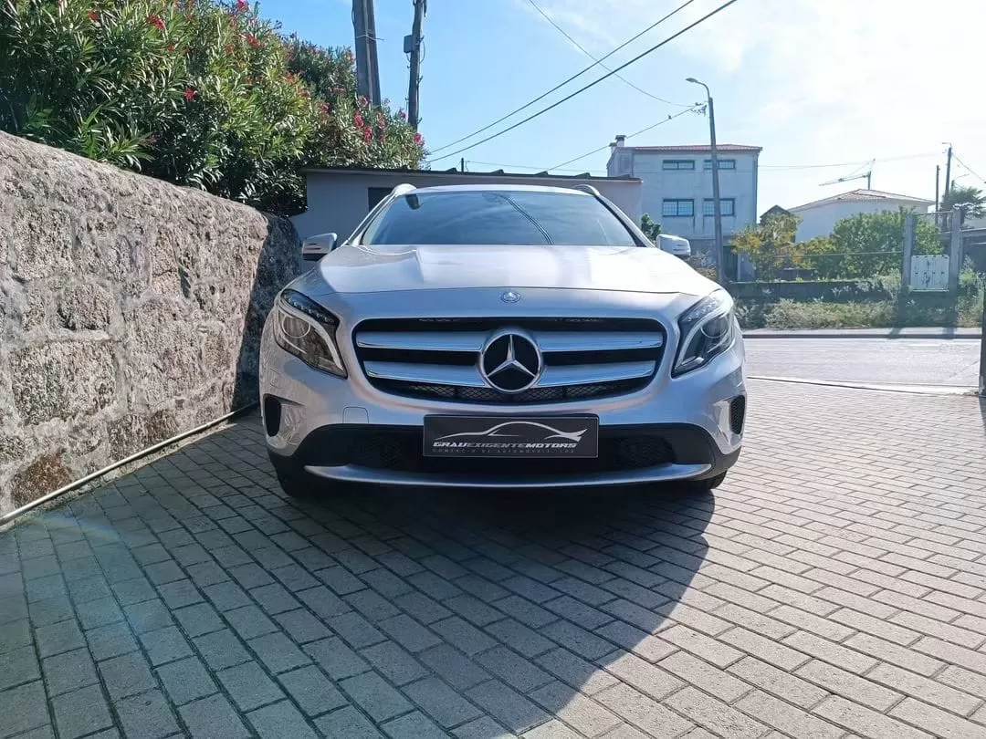 Mercedes-Benz GLA 220 CDi Urban 4-Matic - foto 2