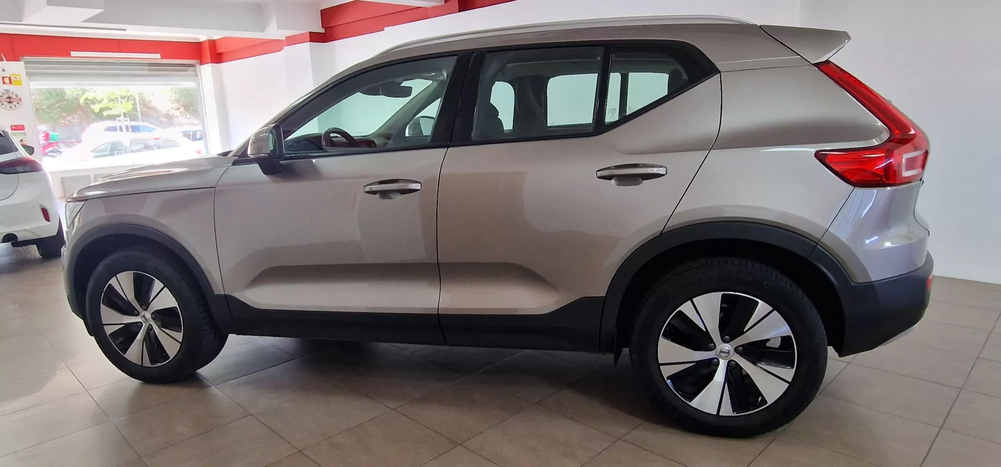 Volvo XC 40 1.5 T2 Automático - foto 4