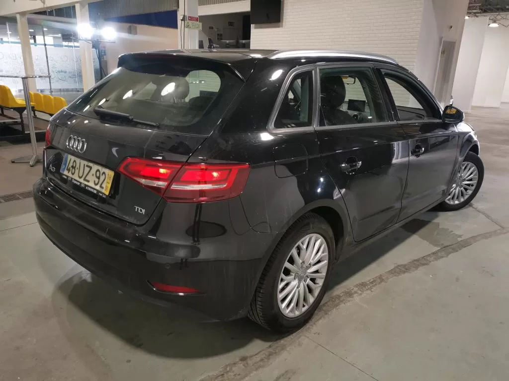 Audi A3 Sportback 2.0 TDI Design - foto 4