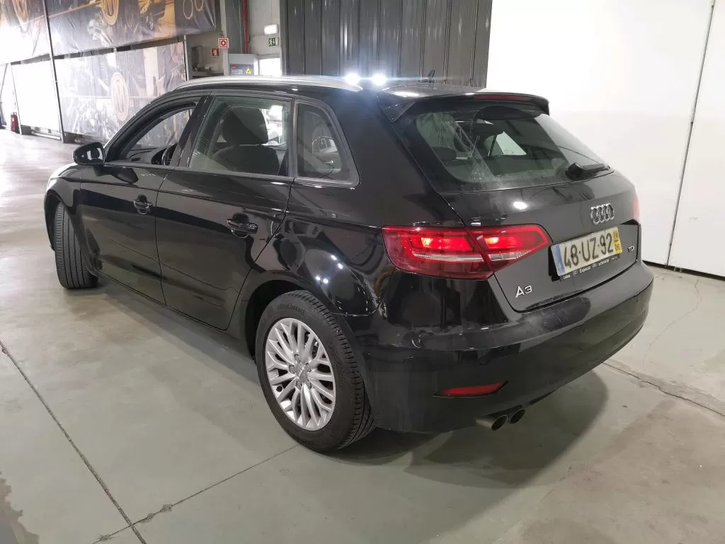 Audi A3 Sportback 2.0 TDI Design - foto 2