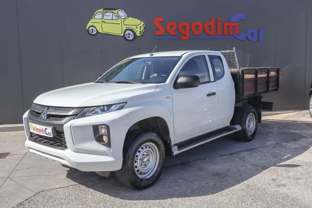 Mitsubishi L200 2.3 DI-D Club Invite Strakar Look 4WD