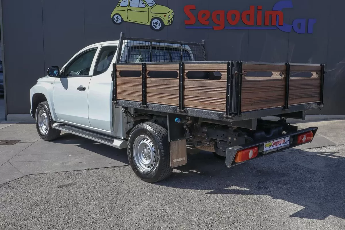 Mitsubishi L200 2.3 DI-D Club Invite Strakar Look 4WD - foto 4