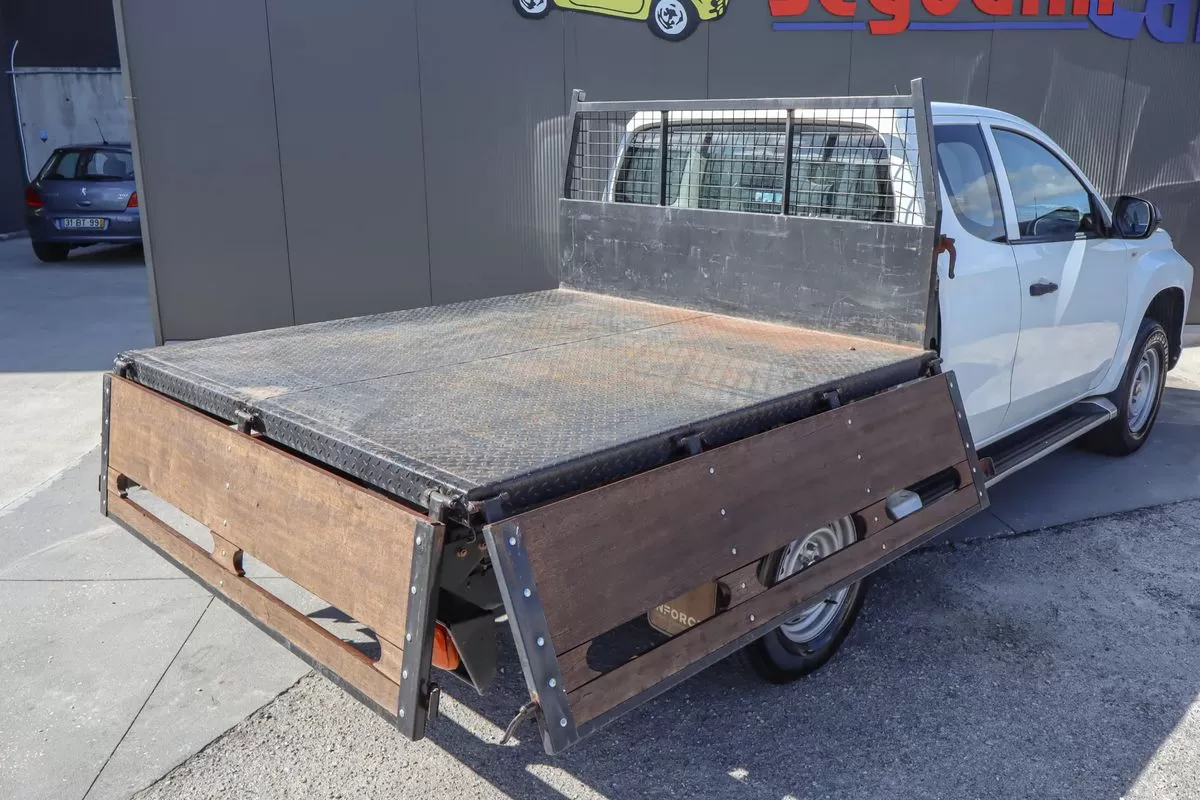 Mitsubishi L200 2.3 DI-D Club Invite Strakar Look 4WD - foto 7