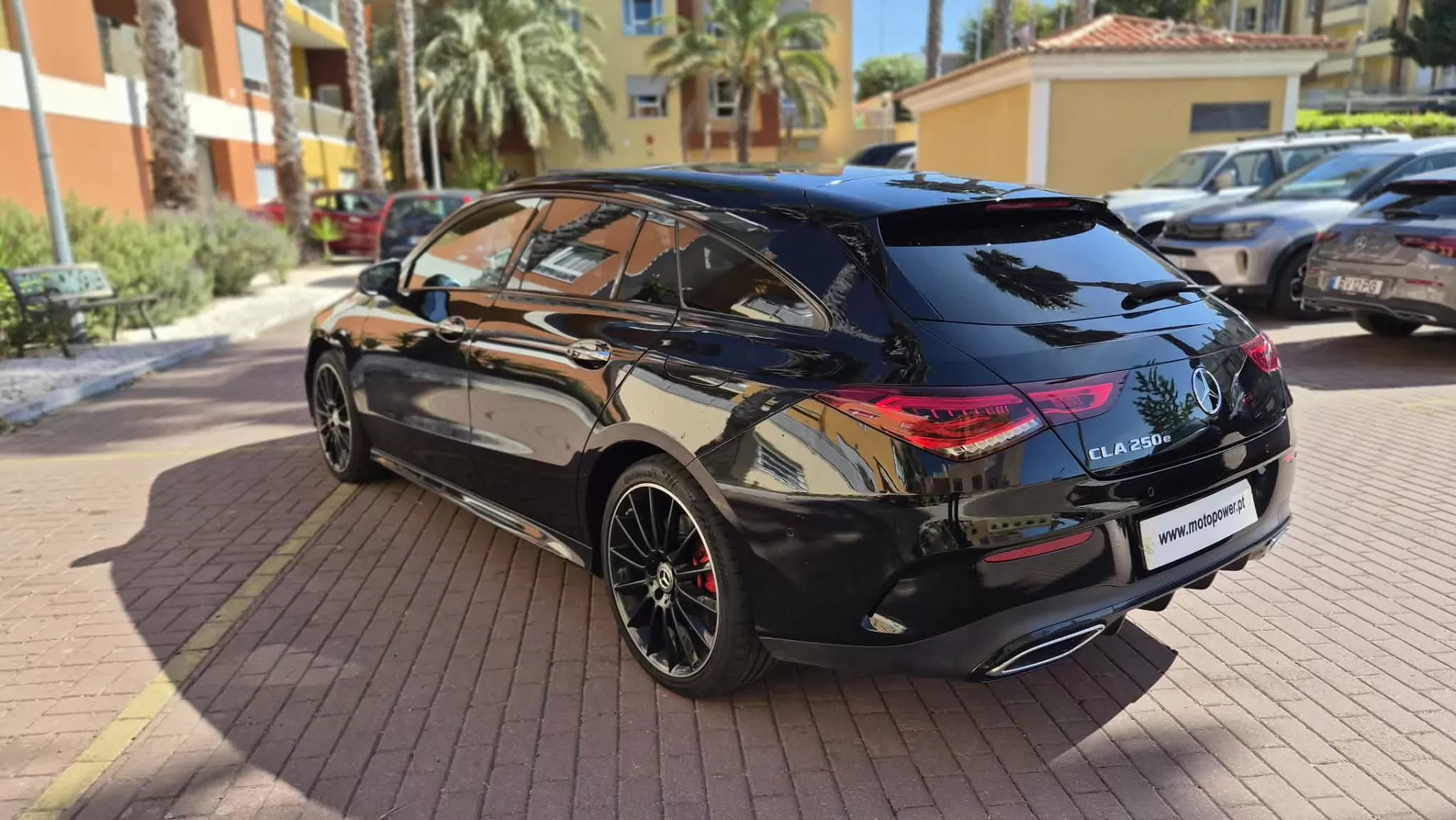 Mercedes-Benz CLA 250 e Shooting Brake AMG Line - foto 4