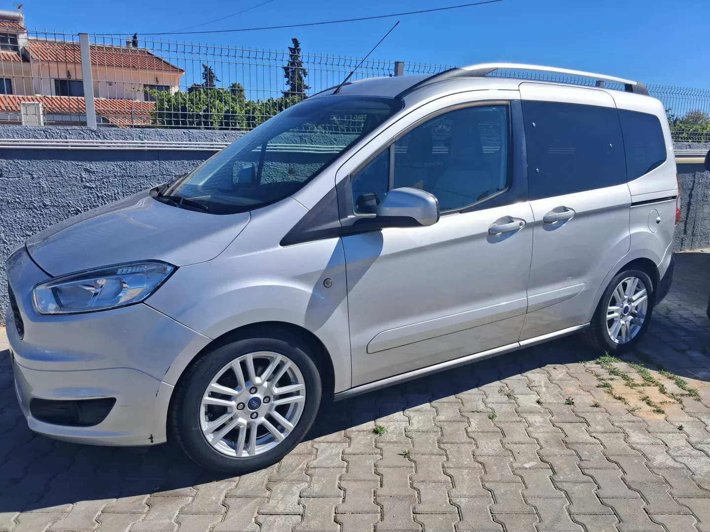Ford Tourneo Courier 1.0 EcoBoost Titanium - foto 3
