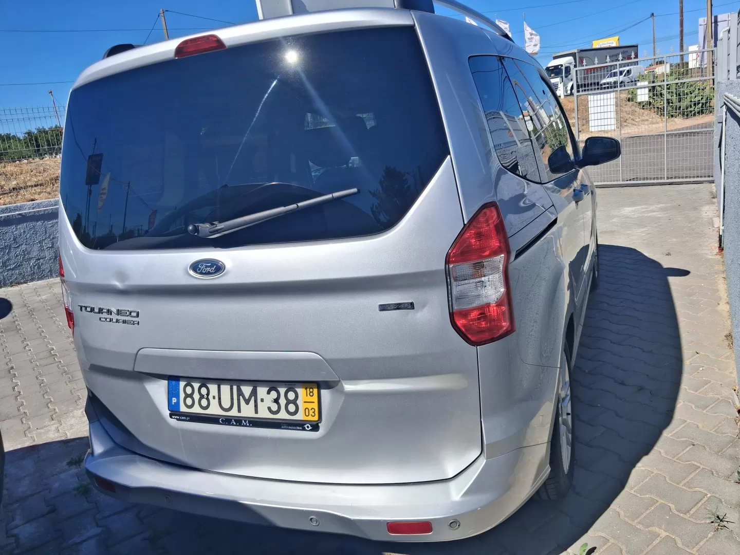 Ford Tourneo Courier 1.0 EcoBoost Titanium - foto 4