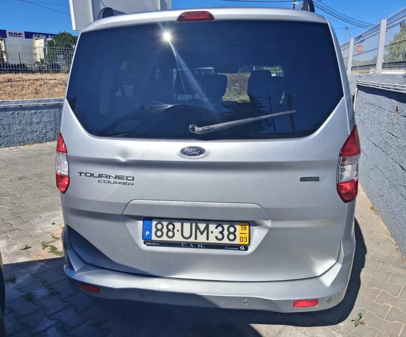 Ford Tourneo Courier 1.0 EcoBoost Titanium - foto 6