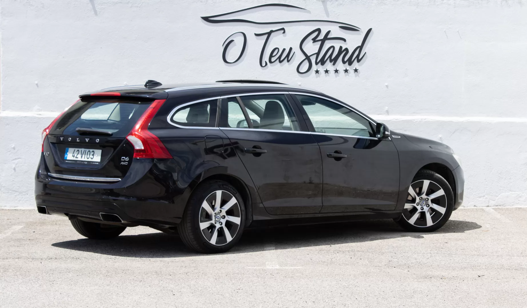 Volvo V60 D6 Plug-In-Hybrid AWD Geartronic Momentum - foto 2