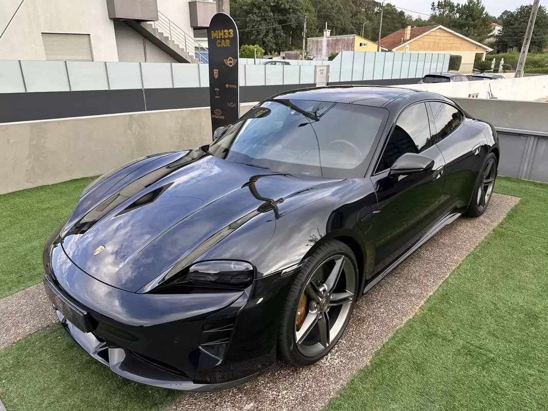 Porsche Taycan Turbo S - foto 6