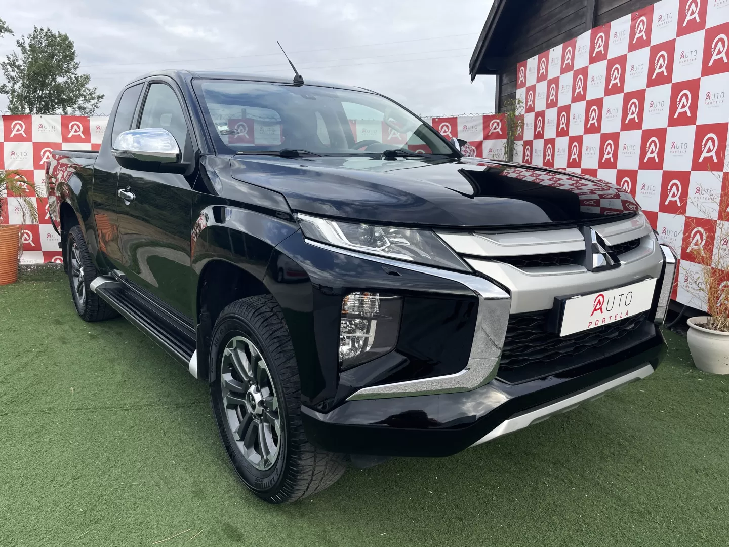 Mitsubishi L200 2.3 DI-D Club Invite Strakar Look 4WD