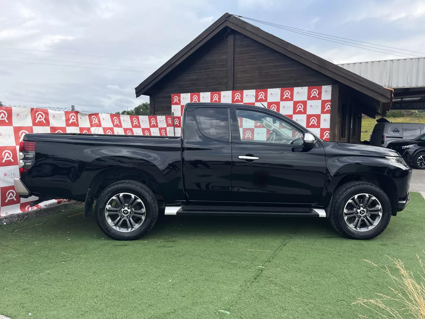 Mitsubishi L200 2.3 DI-D Club Invite Strakar Look 4WD - foto 2