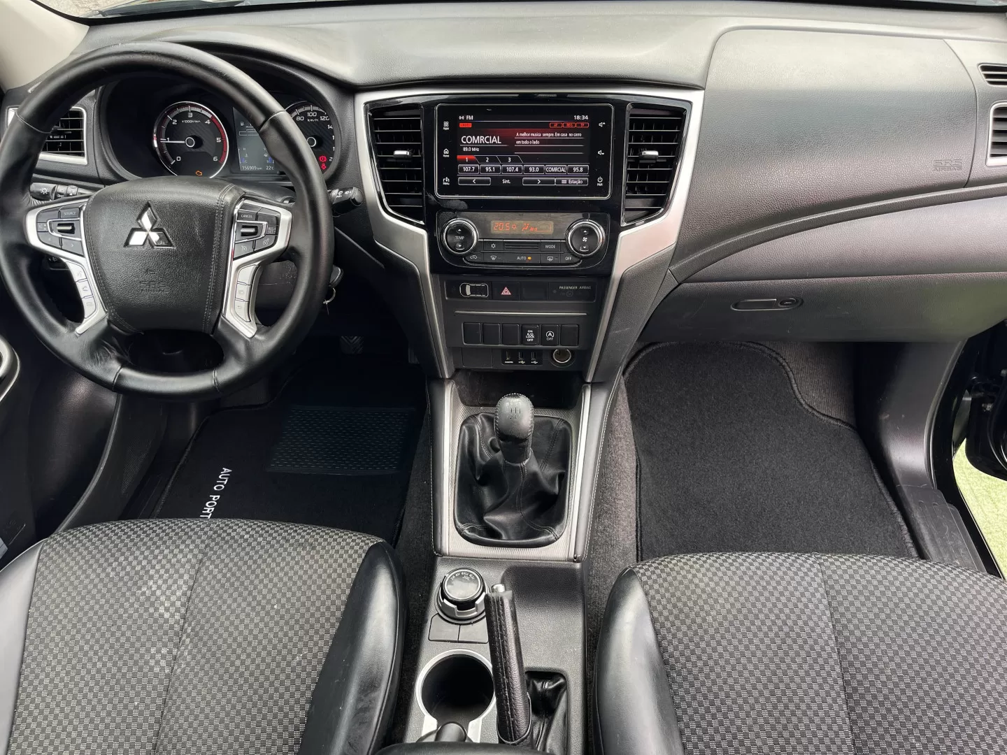 Mitsubishi L200 2.3 DI-D Club Invite Strakar Look 4WD - foto 7