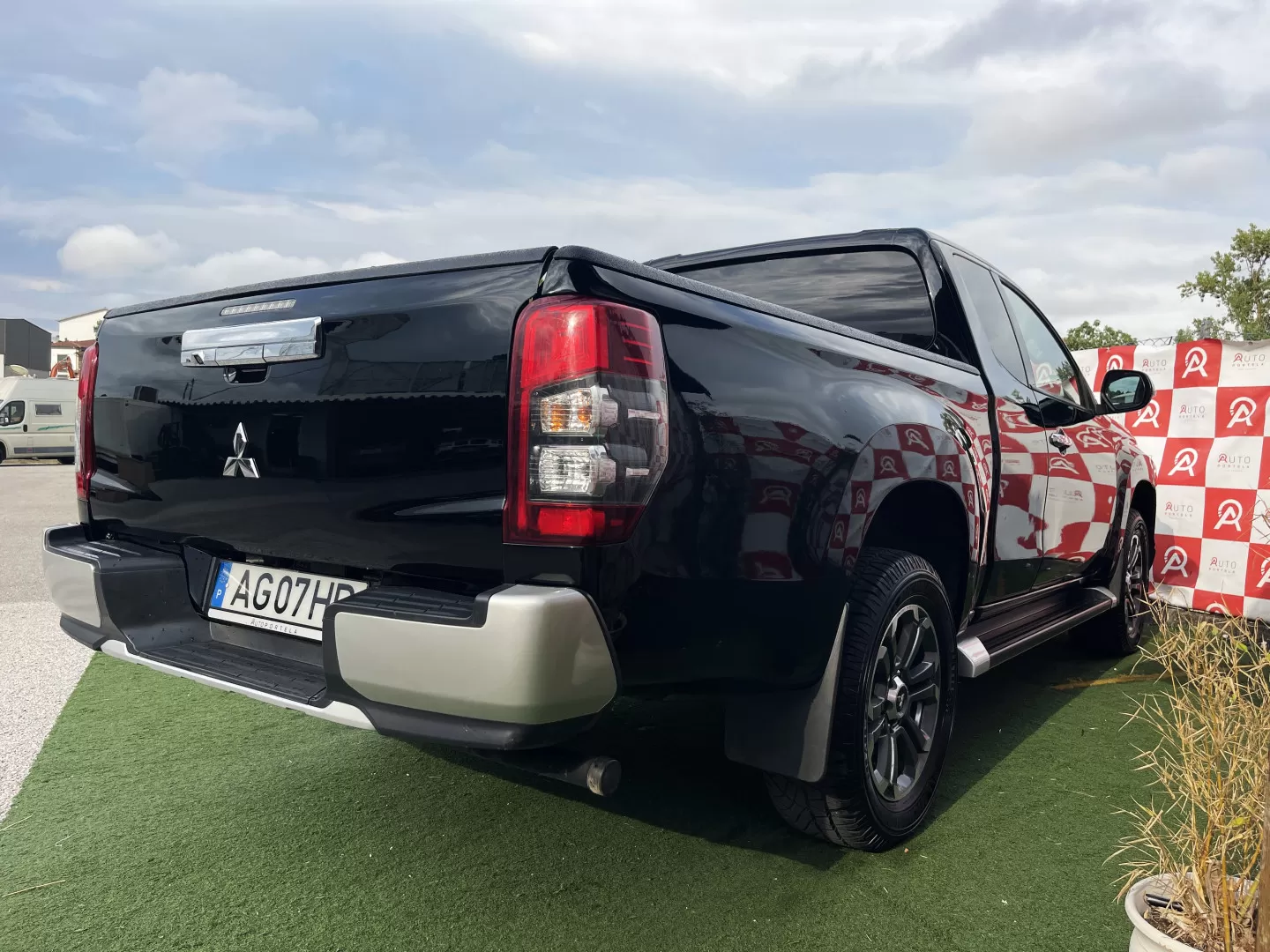 Mitsubishi L200 2.3 DI-D Club Invite Strakar Look 4WD - foto 3