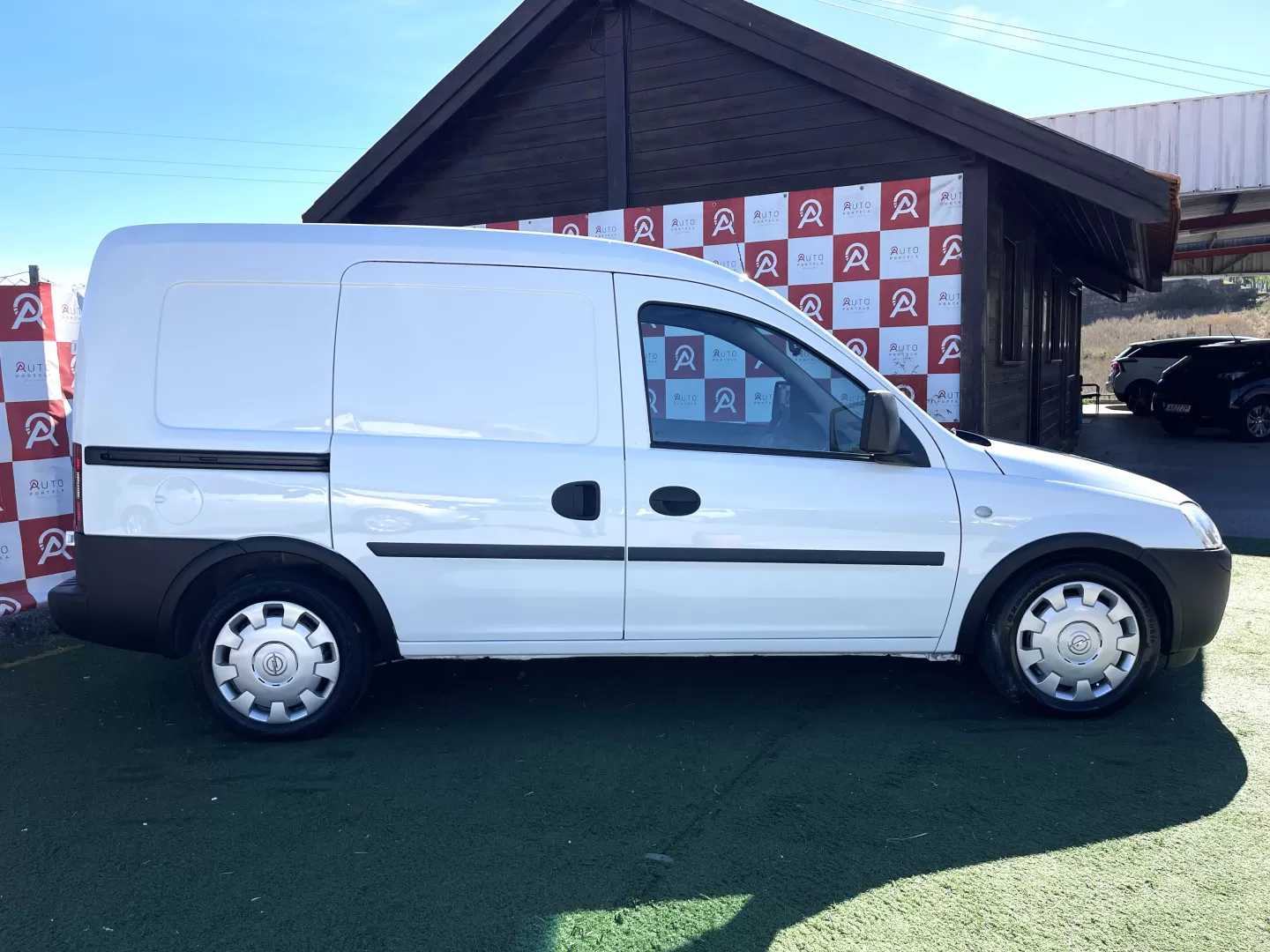 Opel  Combo 1.3CDTi - Caixa Automática - foto 2