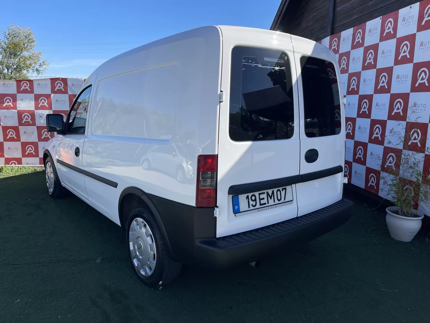 Opel  Combo 1.3CDTi - Caixa Automática - foto 4