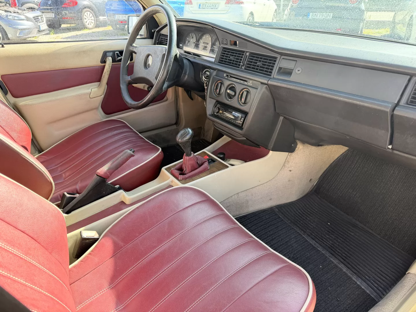 Mercedes-Benz 190 RED ON RED - foto 6