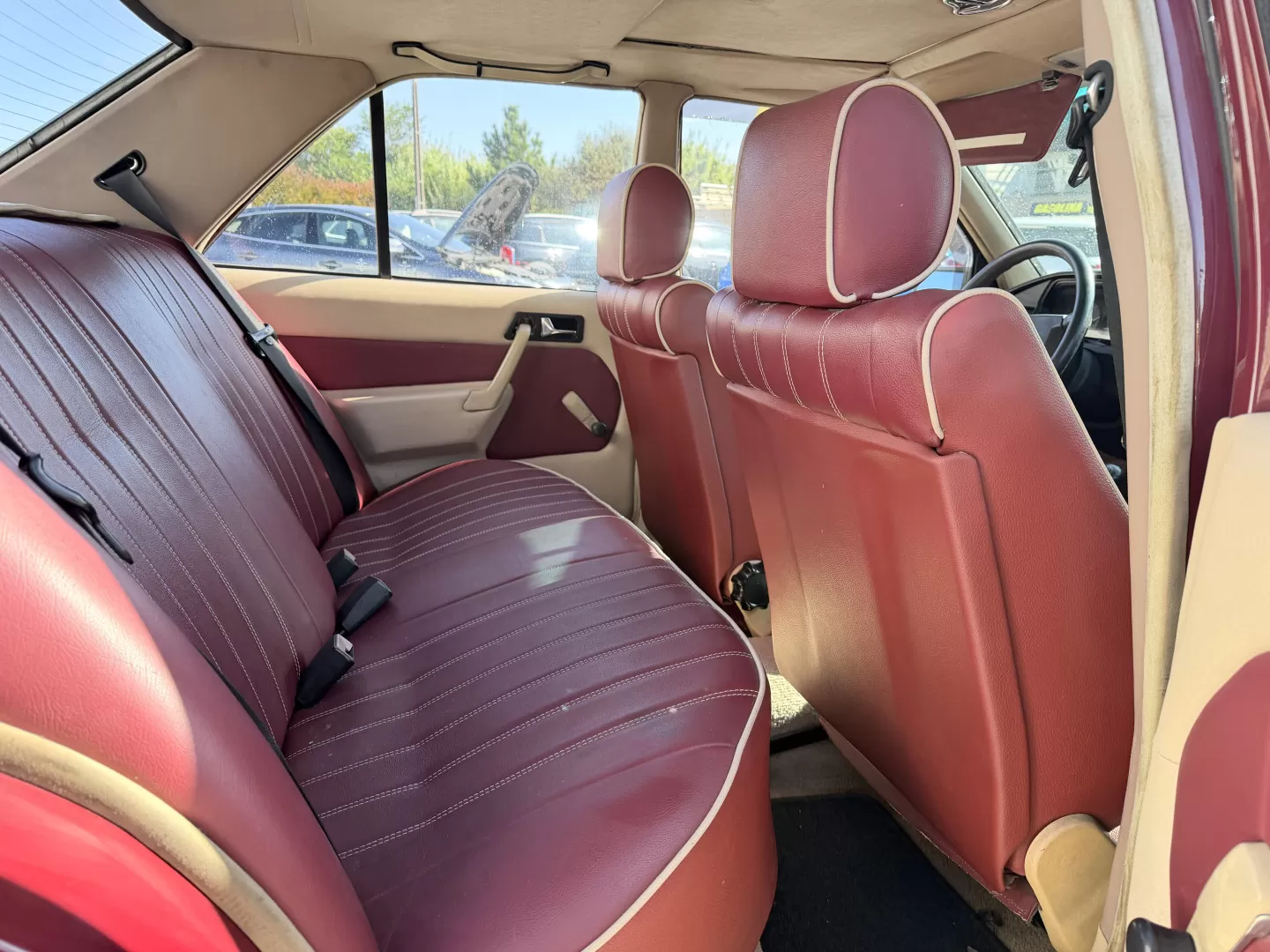 Mercedes-Benz 190 RED ON RED - foto 7