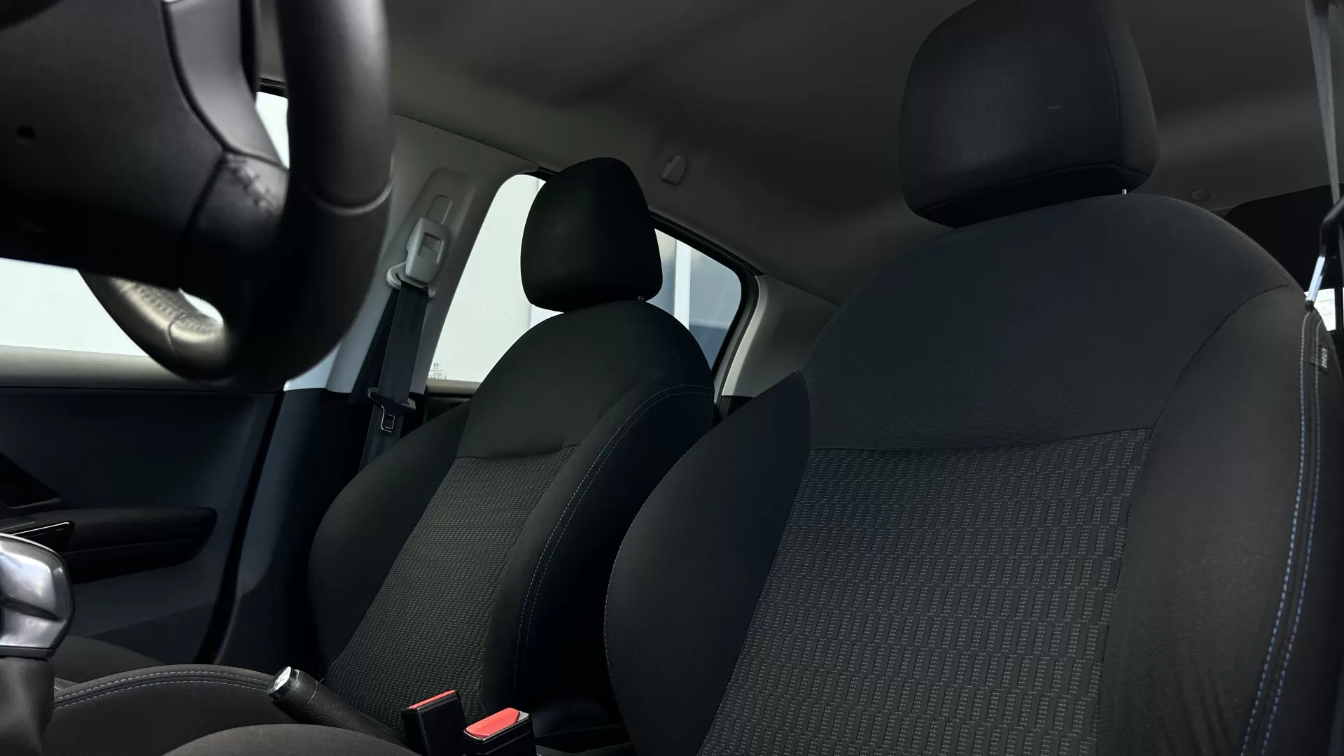 Peugeot 208 1.2 PureTech Signature - foto 5