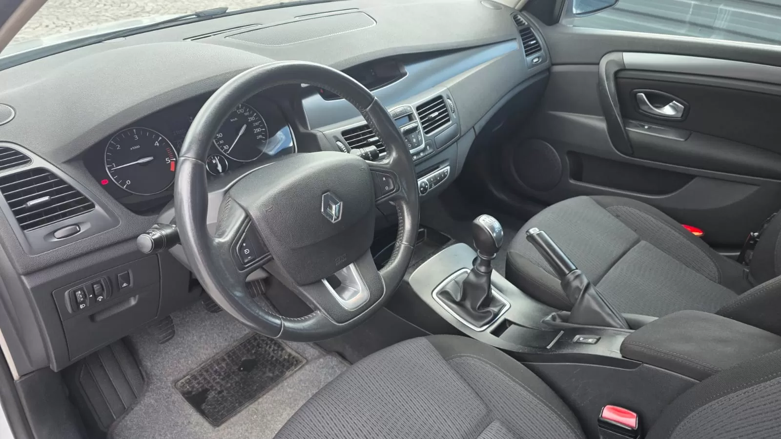 Renault Laguna 1.5 dCi Confort - foto 8