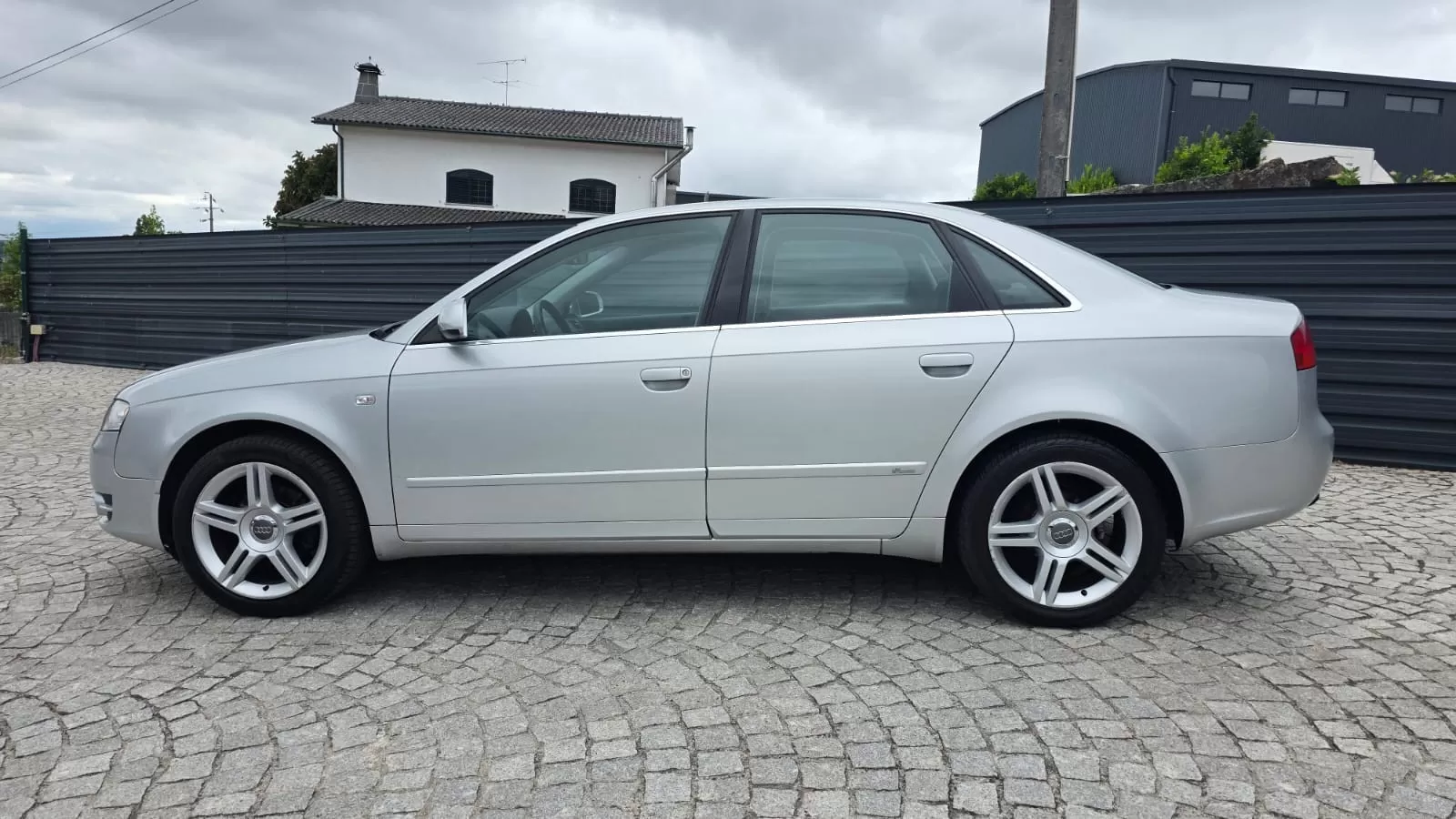 Audi A4  1.9 TDI S-line - foto 2
