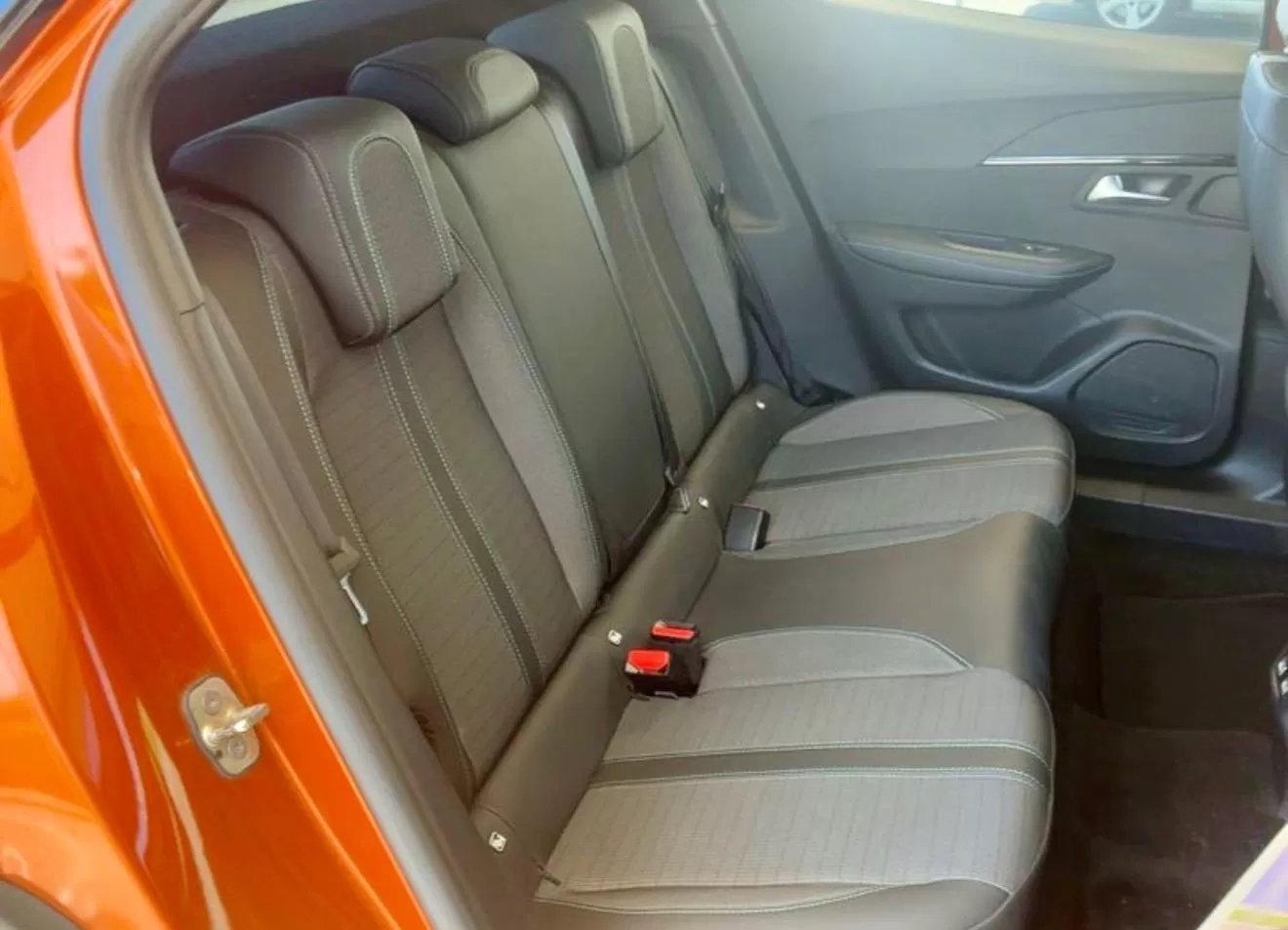 Peugeot 2008 1.2 PureTech Allure - foto 4