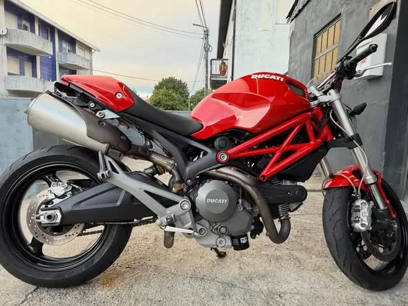 Ducati Monster 696 - foto 2