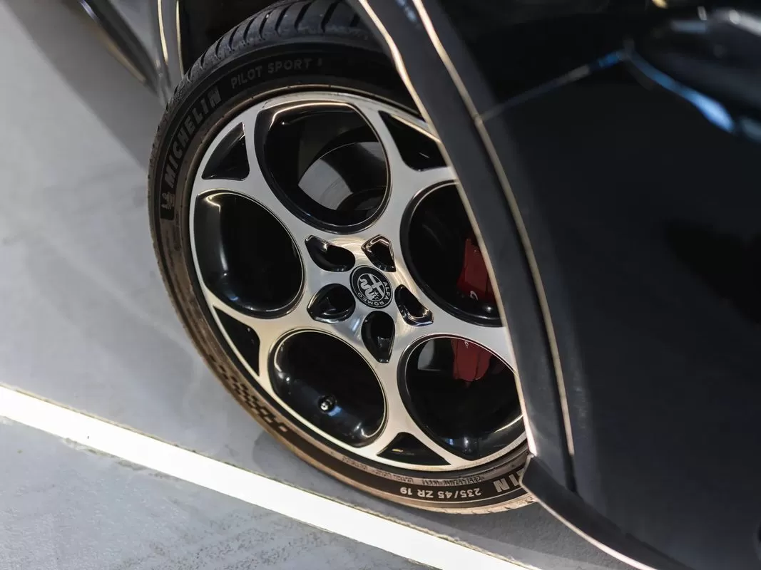 Alfa Romeo Tonale 1.3 Plug-In Hybrid Veloce e-AWD - foto 8