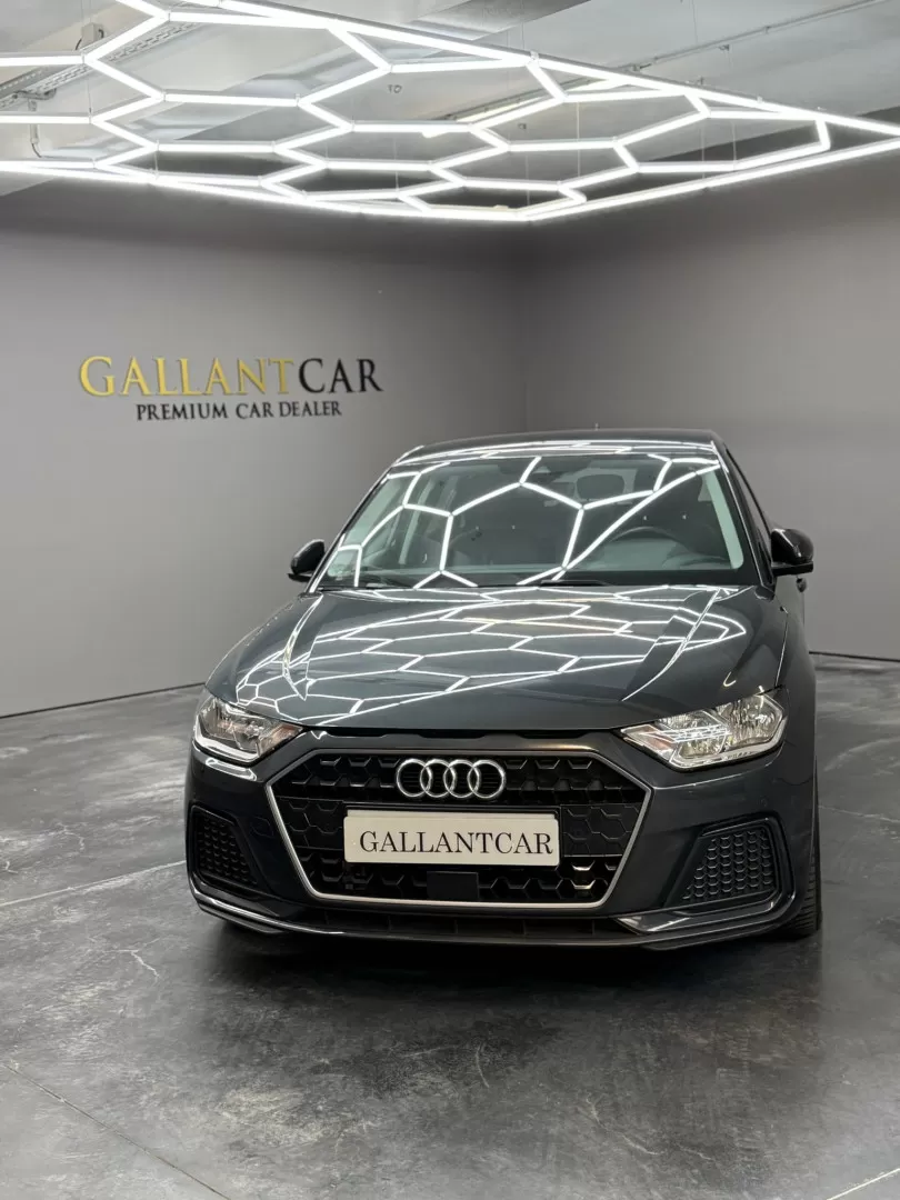 Audi A1 1.0 TFSI - foto 2