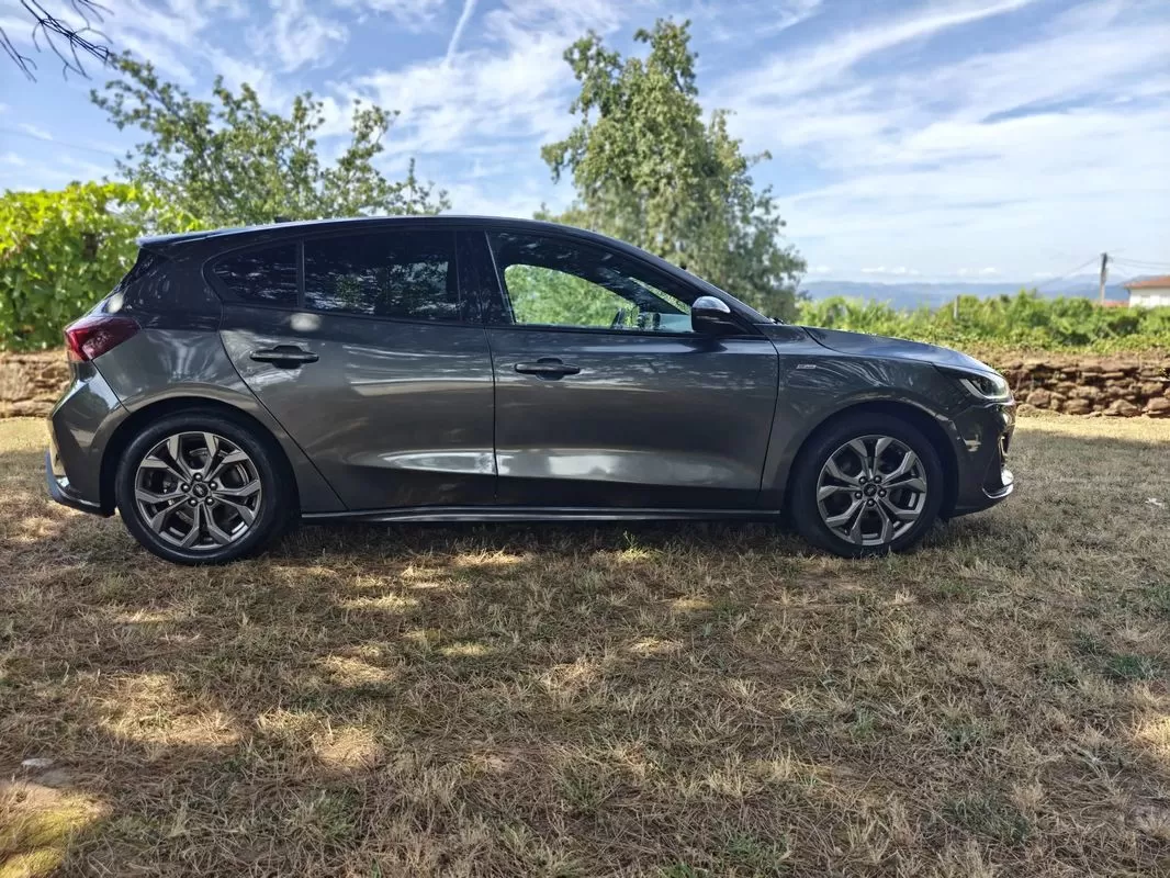 Ford Focus 1.0 EcoBoost MHEV ST-Line - foto 2