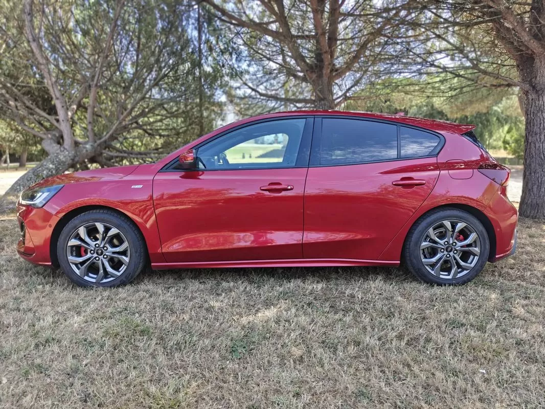 Ford Focus 1.0 EcoBoost MHEV ST-Line - foto 8