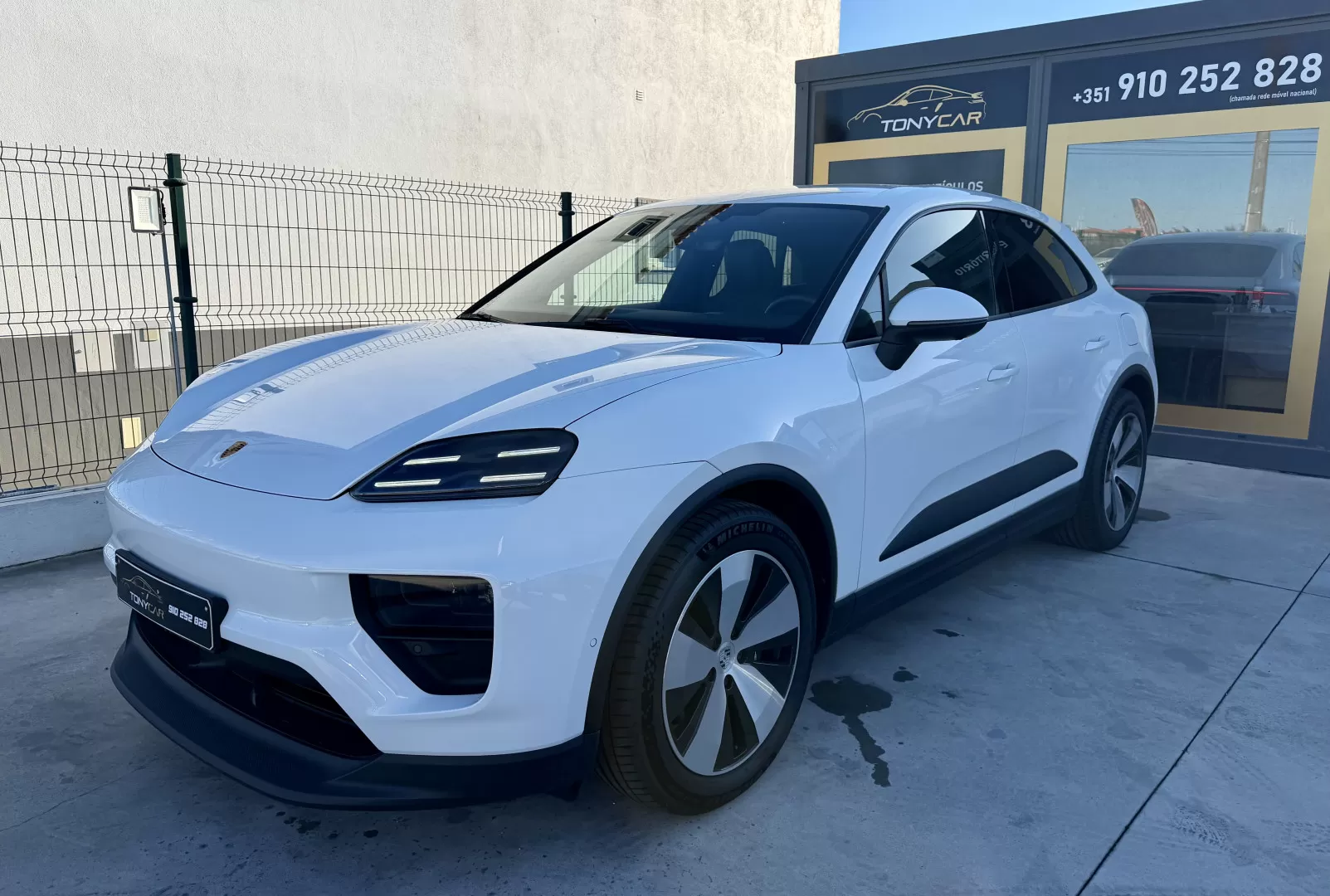 Porsche Macan Electric 4