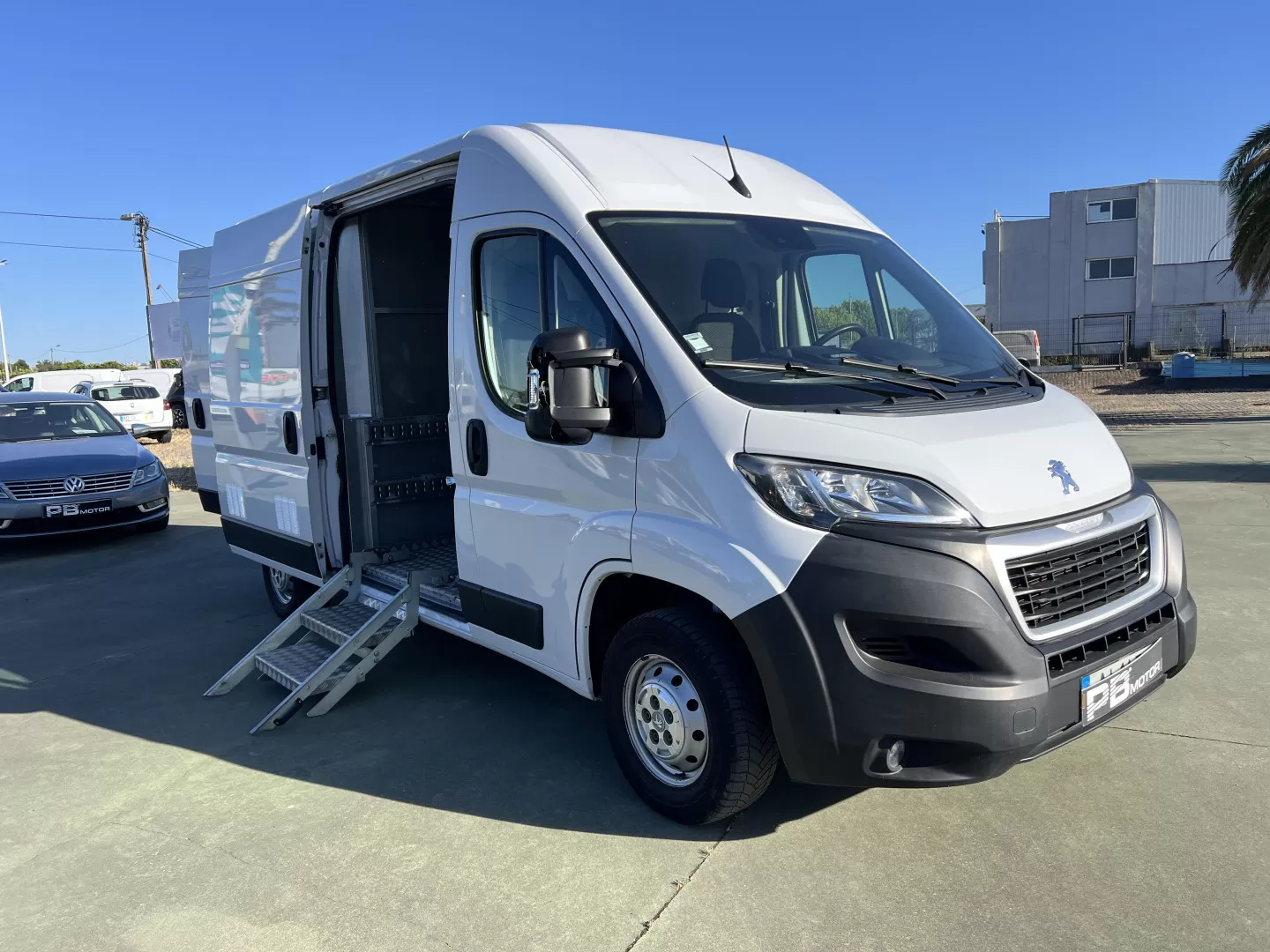 Peugeot  Boxer 2.2 BlueHDi 335 L2H2 Premium