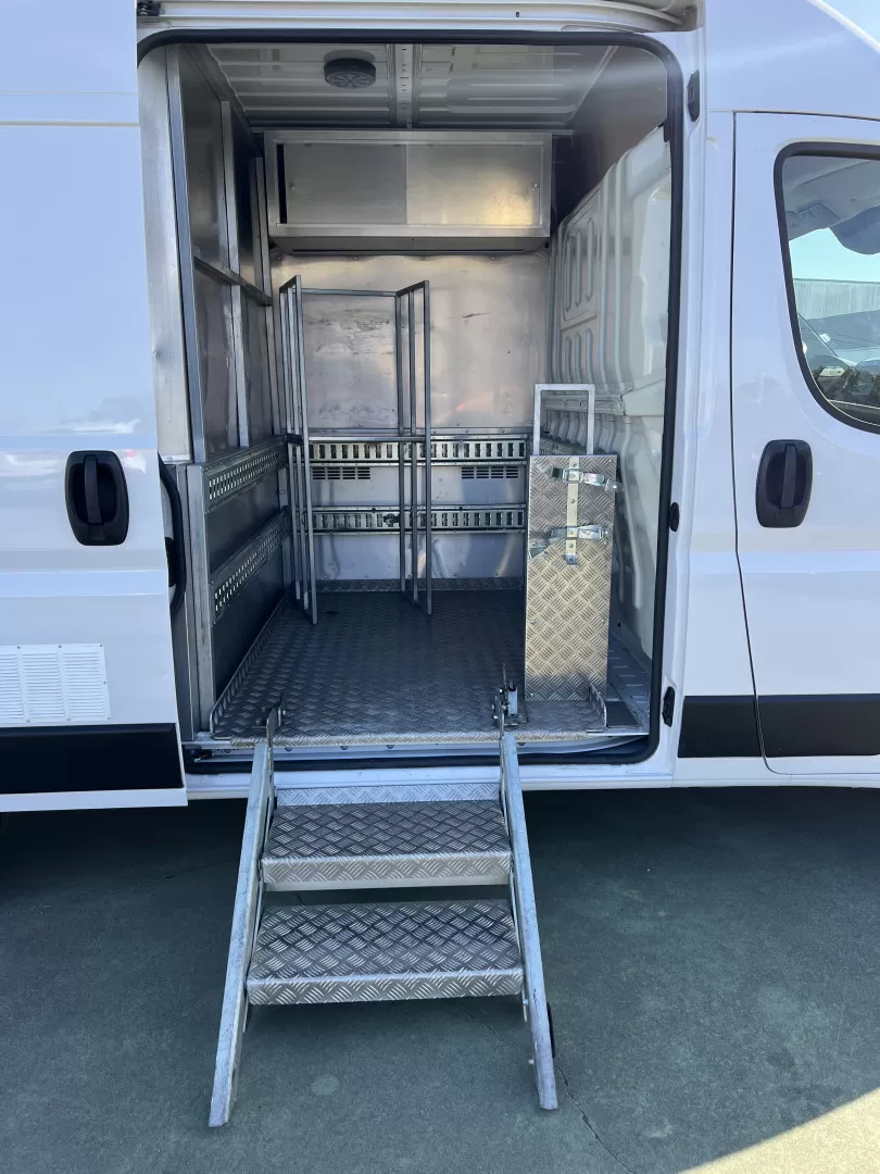 Peugeot  Boxer 2.2 BlueHDi 335 L2H2 Premium - foto 8