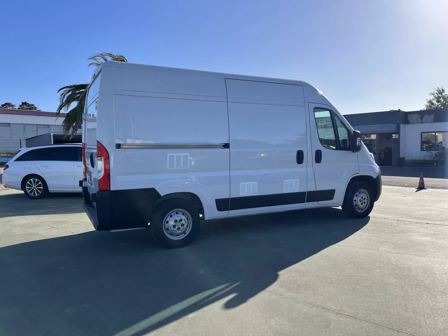Peugeot  Boxer 2.2 BlueHDi 335 L2H2 Premium - foto 6