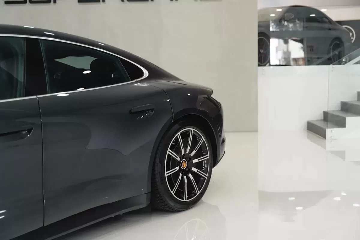 Porsche Taycan 4S - foto 8