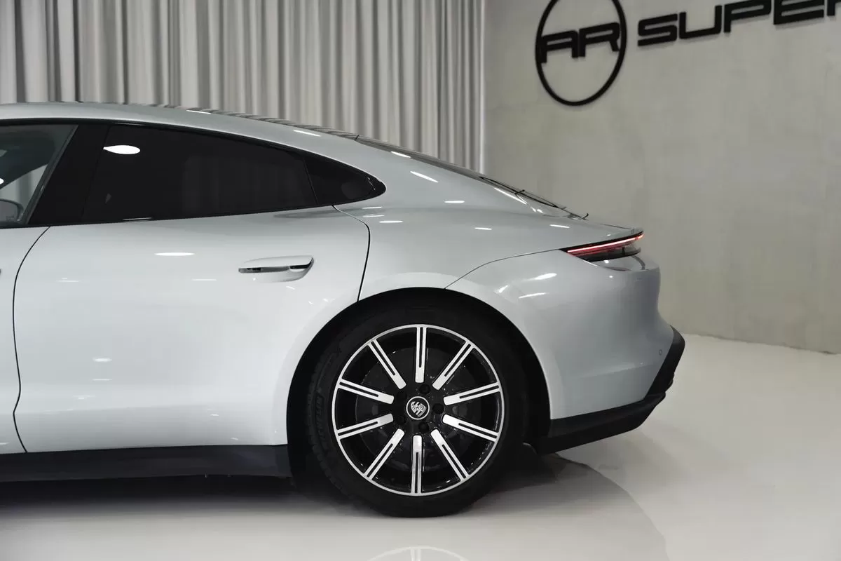 Porsche Taycan 4S - foto 8