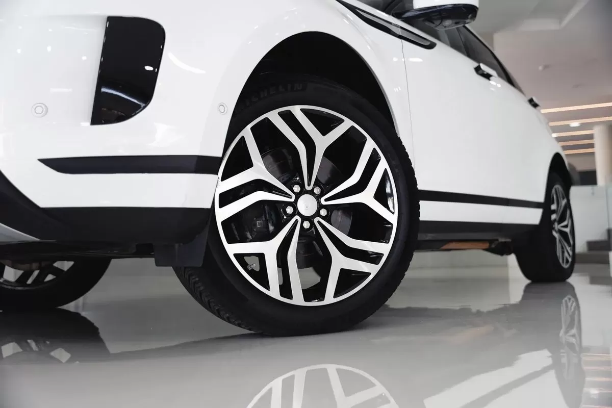Land Rover Evoque  P300e R  Dynamic Hse - foto 5