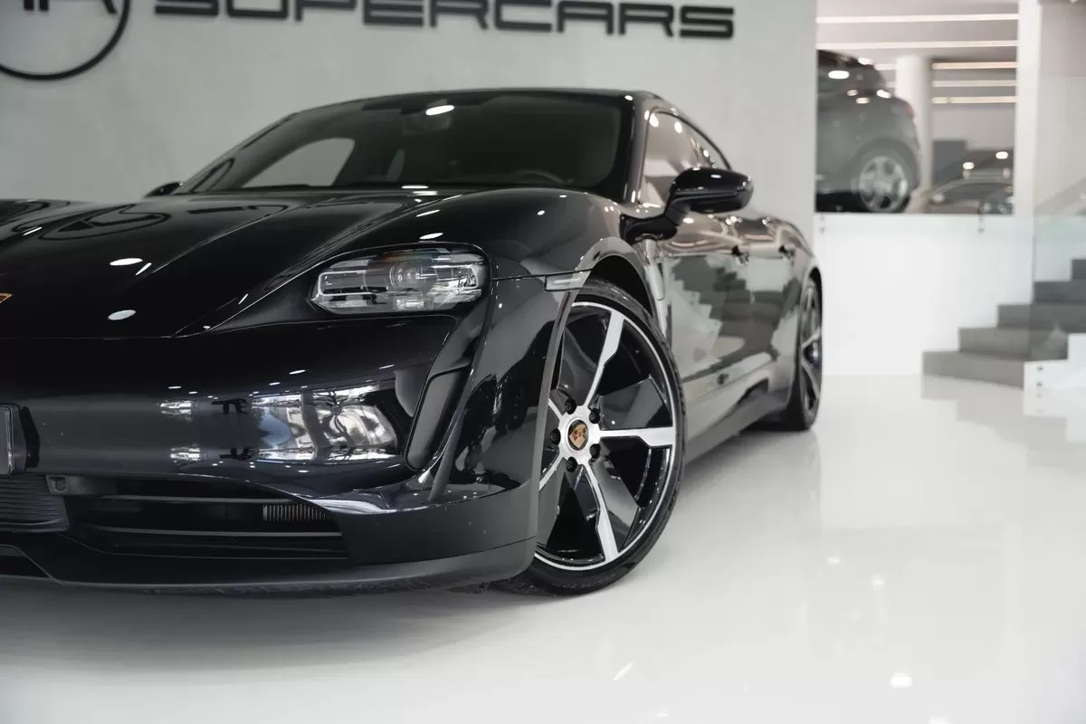 Porsche Taycan Sport Turismo 4S Black Edition - foto 4