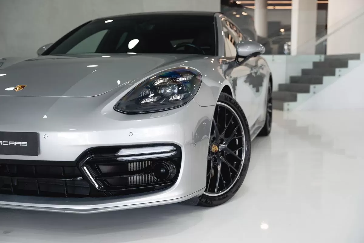 Porsche Panamera Sport Turismo  4 E  Hybrid Edition 10 Anos - foto 3